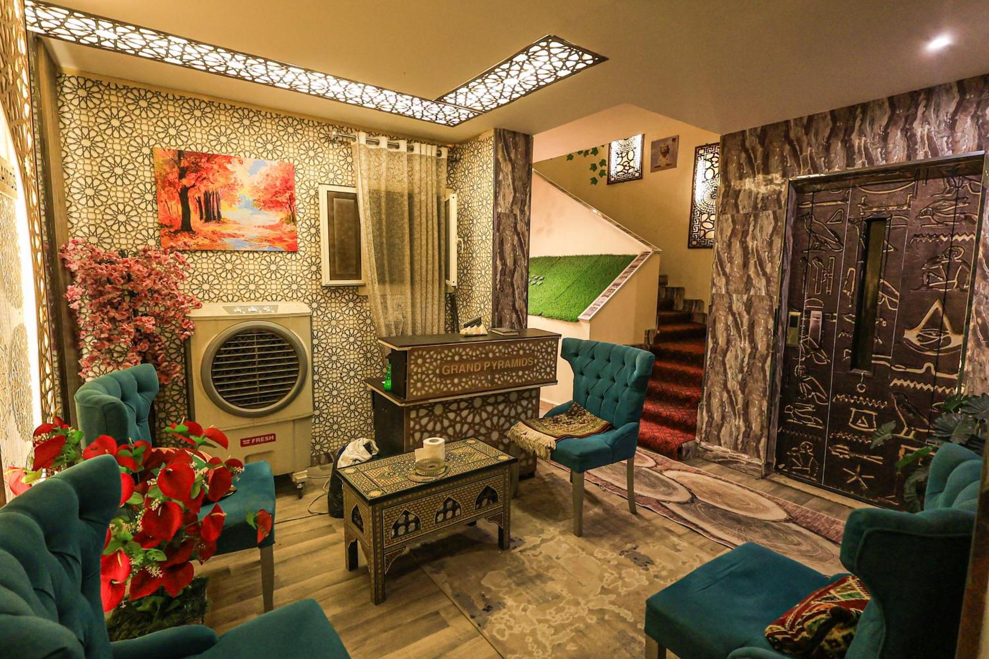 Kafret el-Gabal Grand Pyramids Inn מראה חיצוני תמונה
